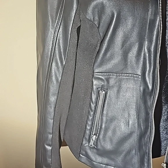 Black leather jacket - Picture 9 of 13